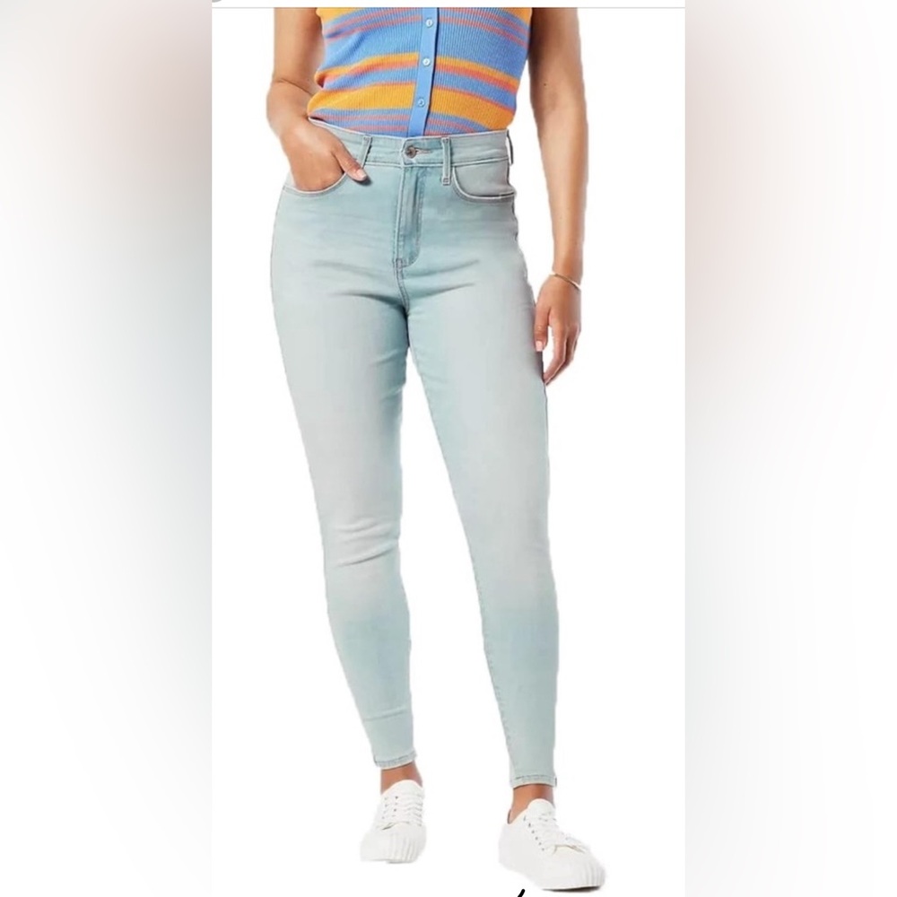 Levi's Women's Denizen Levi’s Ultra High Rise Light Blue Super Skinny Jeans